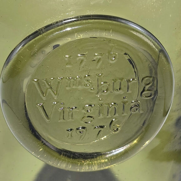 Hand-blown bicentennial Williamsburg, Virginia wine bottle, 9"‎ - Picture 3 of 8